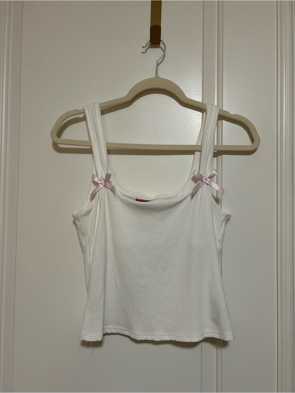 🎀🎀NWOT🎀🎀Edikted White Ribbed Tank Coquette Pink Bow Details🎀🎀